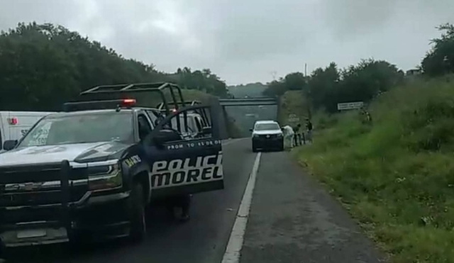 Dejan cadáver colgado en puente del libramiento Aeropuerto-Tepetzingo