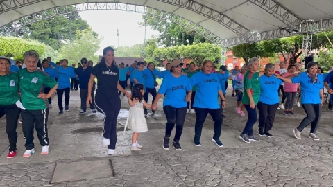 El cierre de actividades atrajo a decenas de cuautlenses.