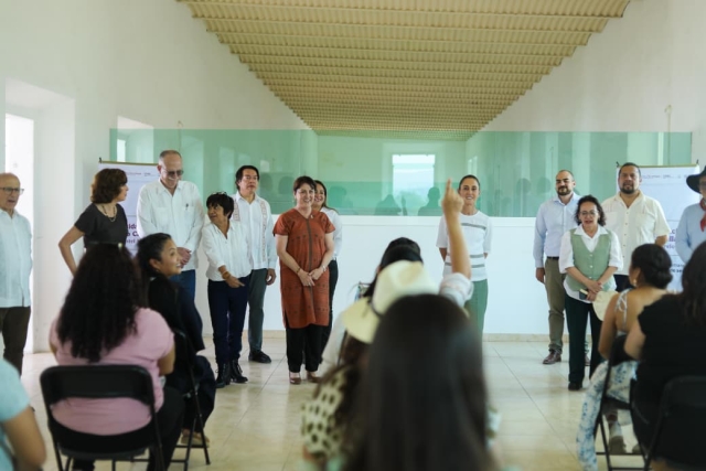 Recorren Margarita Gonz&aacute;lez Saravia y Claudia Sheinbaum Universidad Nacional Rosario Castellanos en ex hacienda de Chinameca