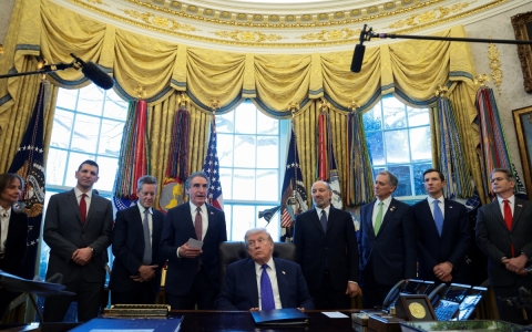 Trump acuerda con India reducci&oacute;n de aranceles y compra de petr&oacute;leo