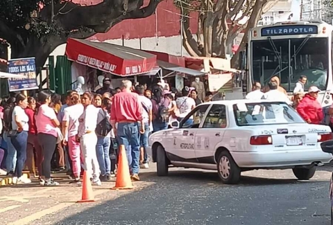 Arriban manifestantes al IEBEM