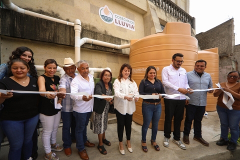 Inaugura Margarita González Saravia sistema de captación de agua de lluvia en mercado municipal de Ayala