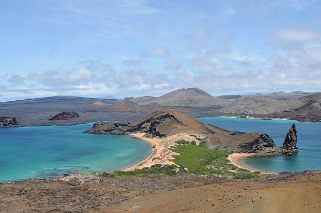 Presidente de Ecuador propone base militar extranjera en Galápagos
