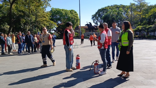 Realizan simulacro en palacio de gobierno