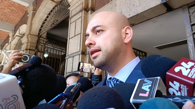 Llama secretario de Gobierno a transportistas que amagan con bloqueos a mesa de di&aacute;logo