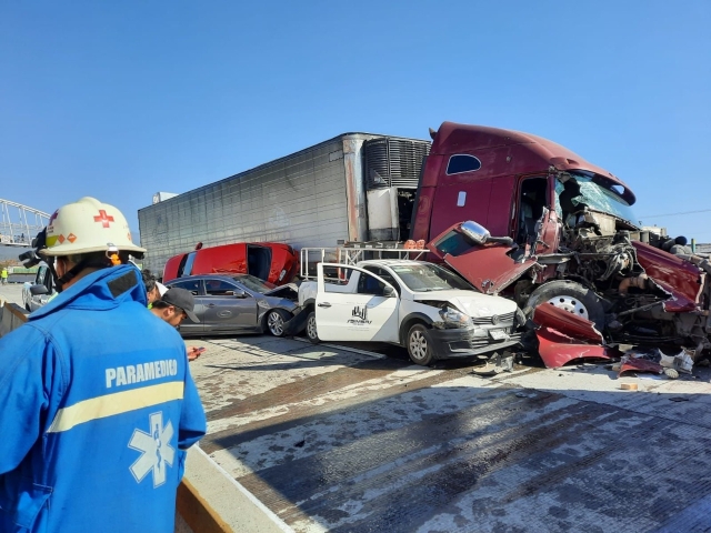 9 lesionados y 12 vehículos involucrados en accidente vehicular en el paso exprés