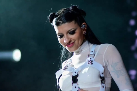 Cazzu lanza ‘Con otra’ y desata especulaciones sobre Nodal y Ángela Aguilar