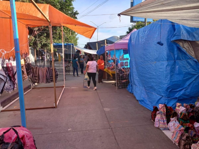 Por la inconformidad de los comerciantes, la feria se extendió una cuadra antes, abarcando la glorieta del asta monumental y otra cuadra al final.