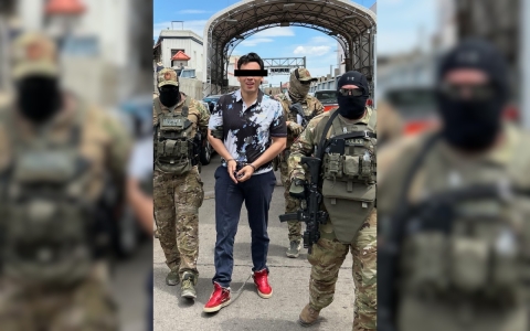 Embajador de EU comparte foto de Julio César Chávez Jr. esposado