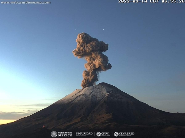 La mañana del ayer se registró una exhalación en el volcán.
