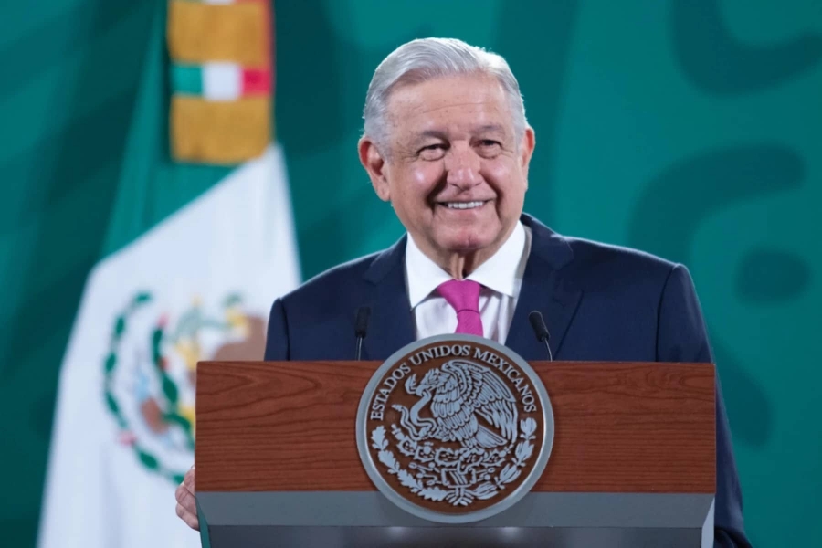 AMLO pide regularizar flujo migratorio.