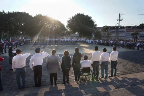 Municipios de la región sur realizaron ceremonias cívicas para recordar la creación de la Constitución que rige en nuestro país.