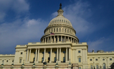 Caucus Hispano del Congreso rechaza impuesto del 5% a remesas