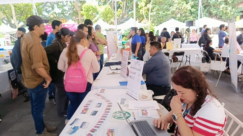 Más de 54 empresas participan en feria del empleo en plaza de armas de Cuernavaca