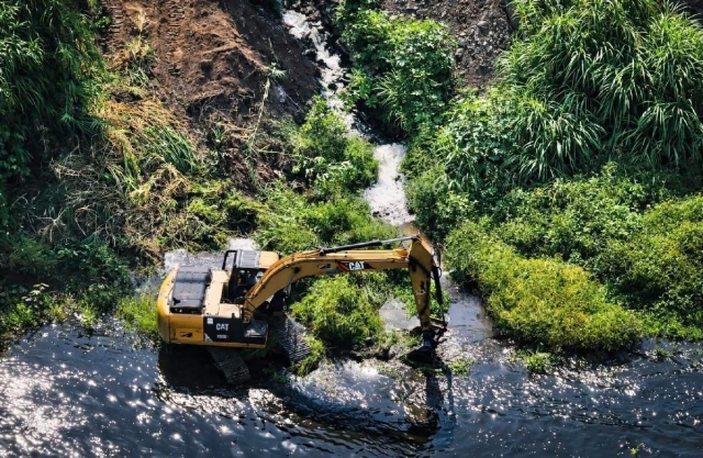 Realizan labores de desazolve en R&iacute;o Apatlaco