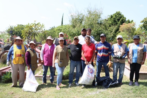 Atiende Jiutepec panteones municipales para Día de Muertos