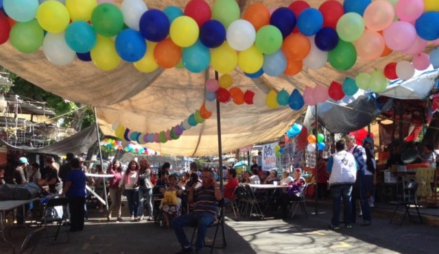 Con bajas ventas celebran locatarios del ALM el “día del comerciante”