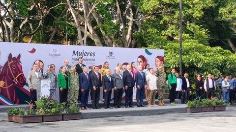 Inician actos oficiales por fiestas patrias; encabeza secretario de Gobierno honores a la Bandera Nacional