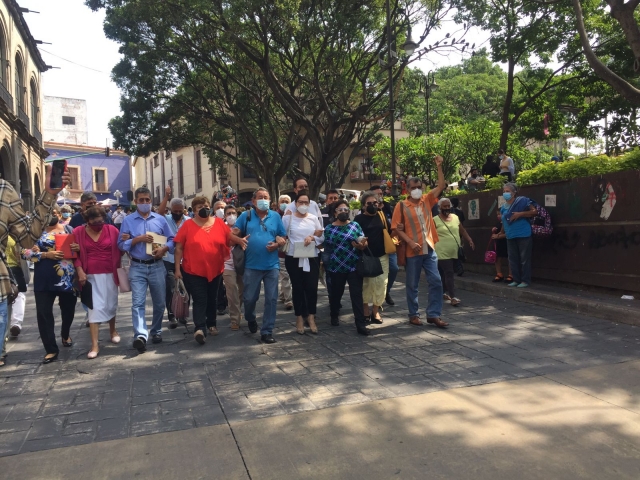 Continúa protesta de jubilados; reclaman prima de antigüedad