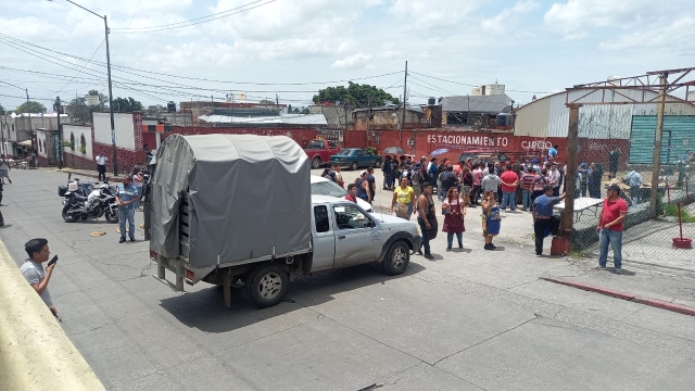 Comerciantes del ALM cerraron avenida