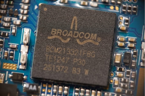 Broadcom lanza Tomahawk Ultra, su chip más potente para competir con Nvidia en redes de IA