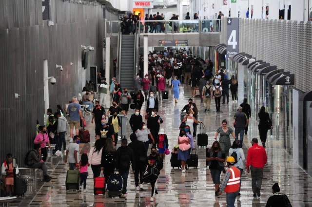 Aeropuerto de la CDMX atrasará una hora sus relojes.