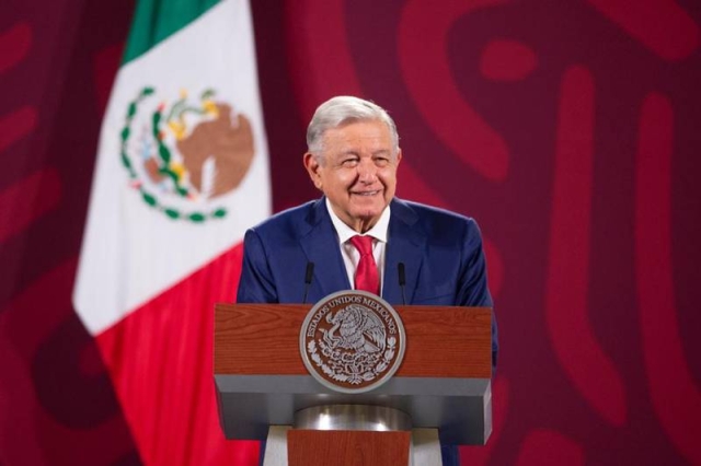 ‘No participó mucha gente’: AMLO ‘hace menos’ marcha del INE y los ‘reta’ a llenar el Zócalo