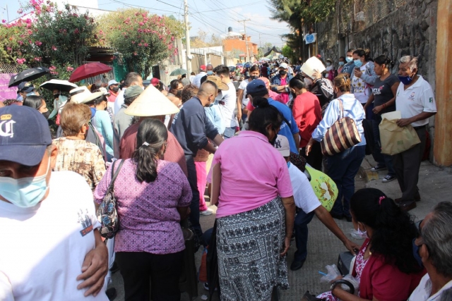 Nuevamente hubo aglomeraciones en los puntos de vacunación.