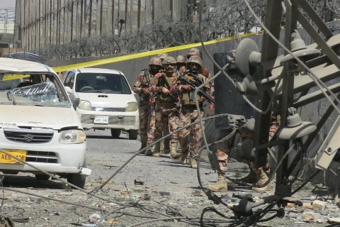 Atentado con coche bomba deja al menos 11 muertos en base paramilitar de Pakistán