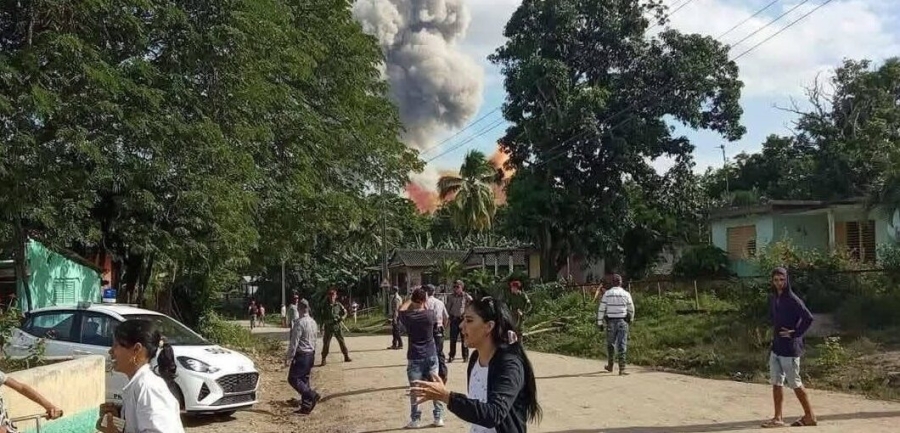 13 militares desaparecen tras explosión en almacén de armas en Cuba