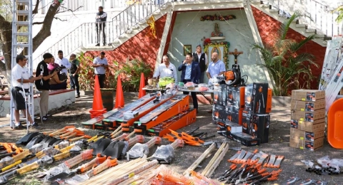 Jesús Corona encabezó la entrega de los recursos.