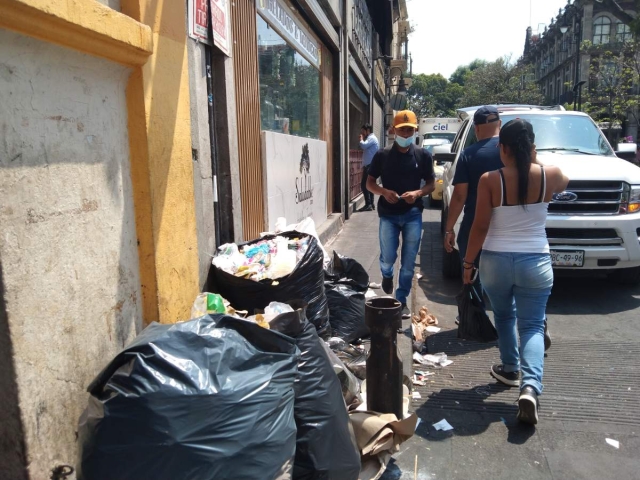 Se tratará de evitar que la basura se acumule en la vía pública cuando se cambié de compañía recolectora.  