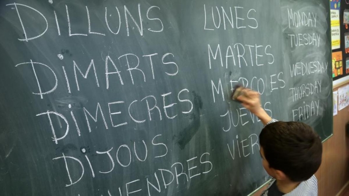 Hablar varios idiomas podría proteger al cerebro del envejecimiento, según un estudio internacional