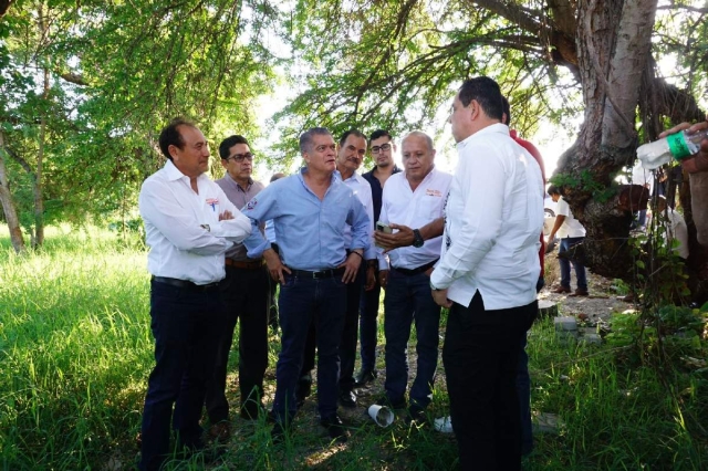 Las autoridades visitaron el terreno donde se proyecta la construcción del hospital.