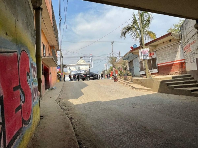 El crimen se cometió cerca del puente que comunica a las dos populosas colonias.