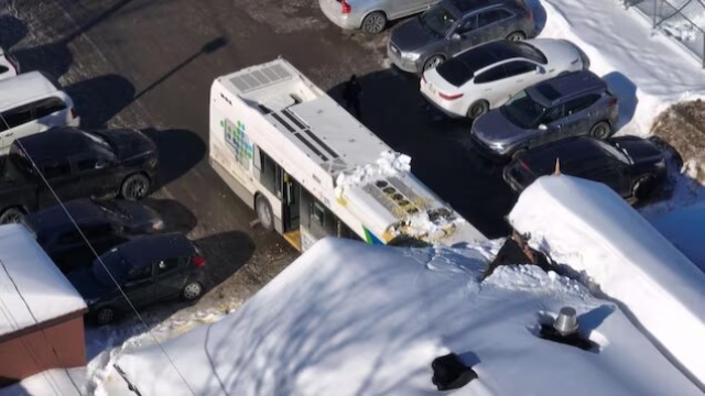 Autobús choca contra guardería en Canadá; dos niños fallecieron