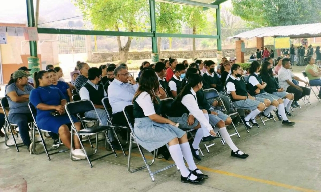 Los talleres están dirigidos a padres de familia y alumnos.