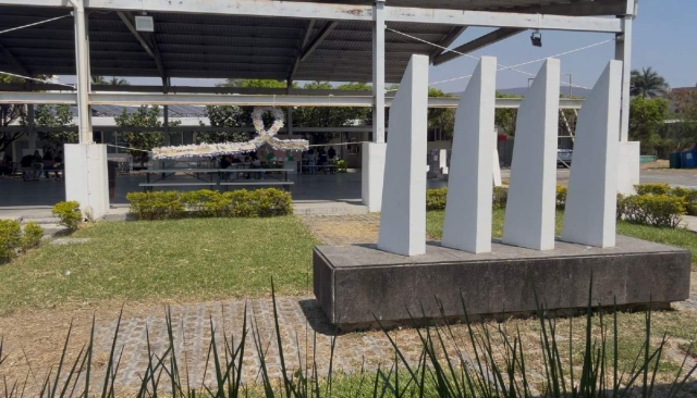 Despu&eacute;s de casi dos a&ntilde;os de interinato, la EESJ pr&aacute;cticamente mantendr&aacute; al mismo director por tres a&ntilde;os m&aacute;s.