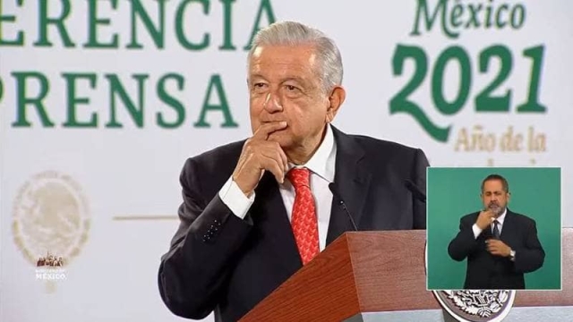 AMLO presiona a la OMS para la aprobación de más vacunas.