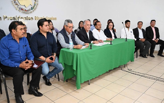 Jorge Toledo, presidente del Idefomm, comunicó los avances en la aprobación de la reforma pro UAEM en el Constituyente Permanente. 