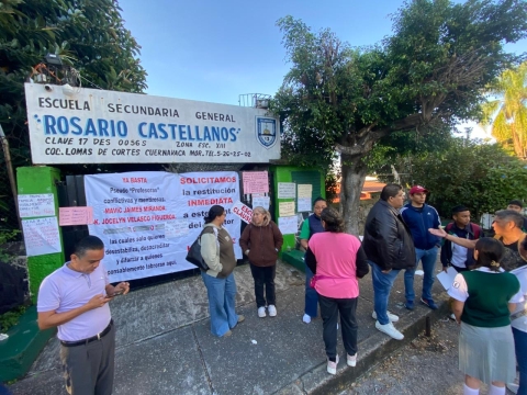 Protestan padres de familia en secundaria 13 &#039;Rosario Castellanos&#039;