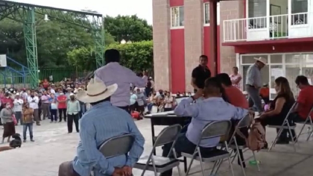 Asamblea de Tetelcingo destituyó al comité del agua potable