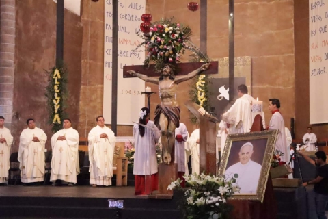 La Diócesis de Cuernavaca ofició una misa ayer en memoria del Papa Francisco, en la catedral de la ciudad capital. 