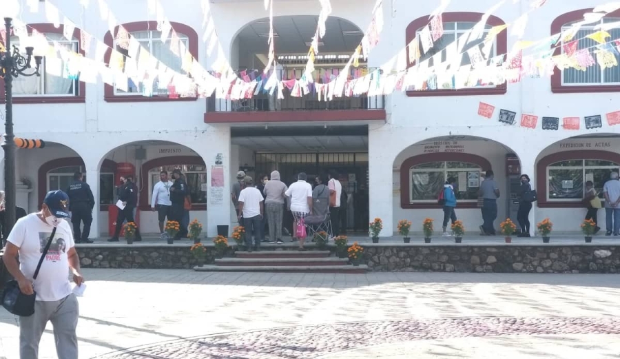 Adeudan segunda parte de aguinaldo a jubilados del Ayuntamiento ixtleco