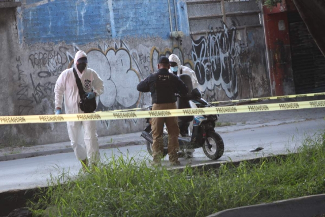 El pequeño vehículo quedo en el bulevard mientras el cuerpo terminó en el camellón.