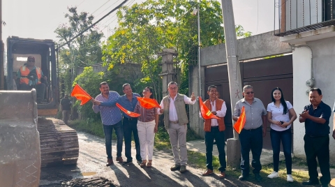 Diputado Rafael Reyes gestiona la reconstrucción de calle Begonias en el pueblo de Atlacomulco, Jiutepec