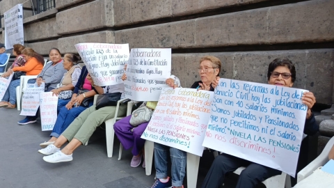 Solicitan jubilados nivelaci&oacute;n en pago de pensiones