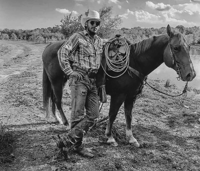 Presenta Carlos Fernandez “Colorado” su ópera prima