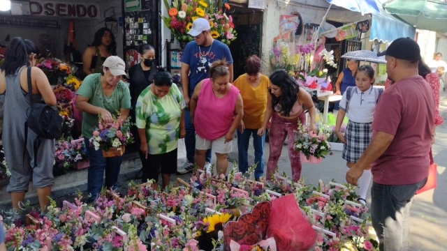 No obstante, precios de productos como los arreglos florales se incrementaron casi al triple, se quejaron consumidores.  