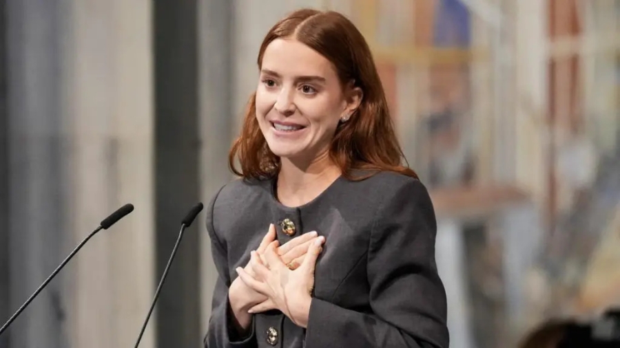 Hija de María Corina Machado recibe el Nobel de la Paz en su nombre